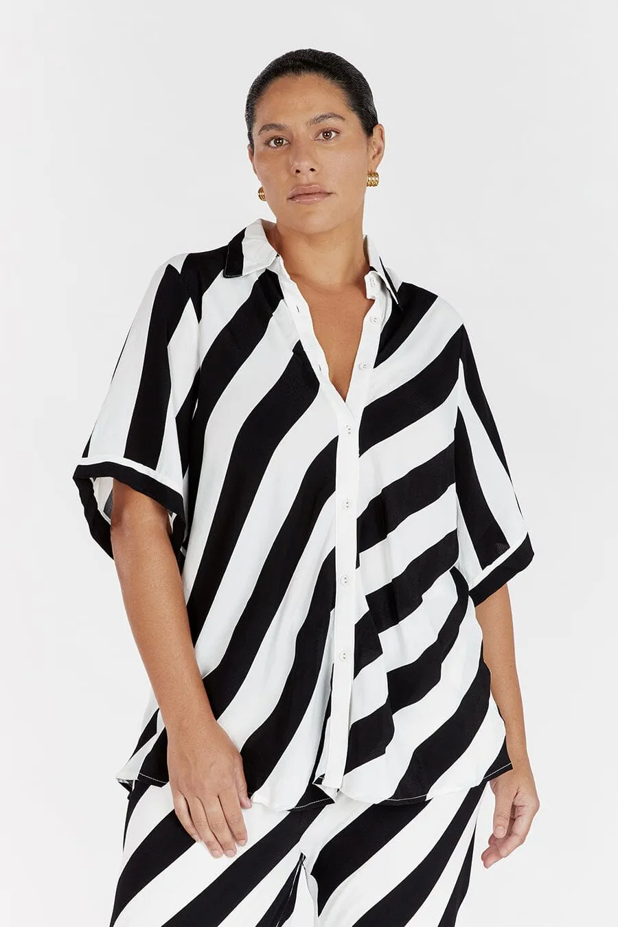 CARLIE WHITE/ BLACK VACATION SHIRT