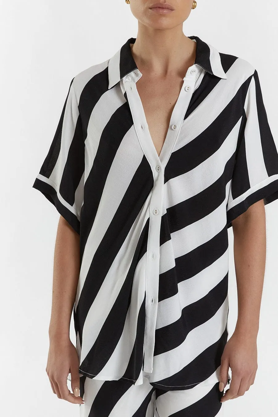 CARLIE WHITE/ BLACK VACATION SHIRT